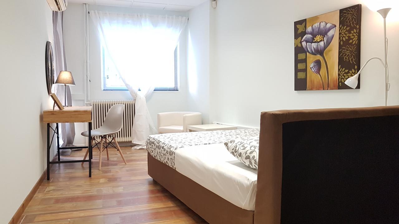 Errathens Cherry And Berry Apartments - Athens Center ภายนอก รูปภาพ